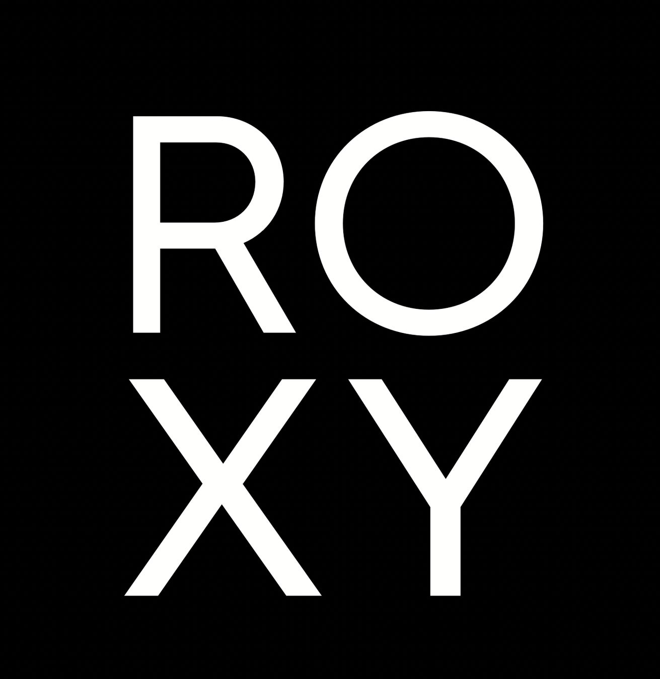 ROXY(ロキシー)が、話題の施設BPC(ボタニカルプールクラブ)で、新作ビキニを披露