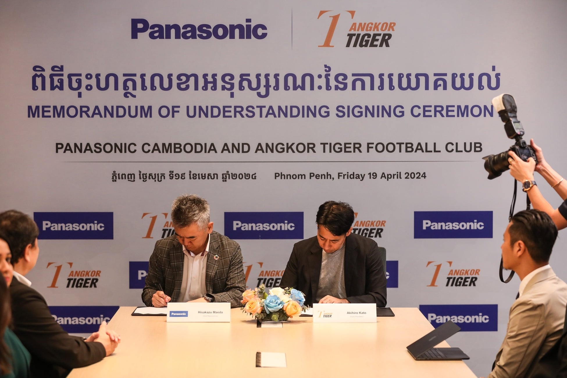 パナソニックカンボジアがアンコールタイガーFCとパートナーシップ契約締結を発表