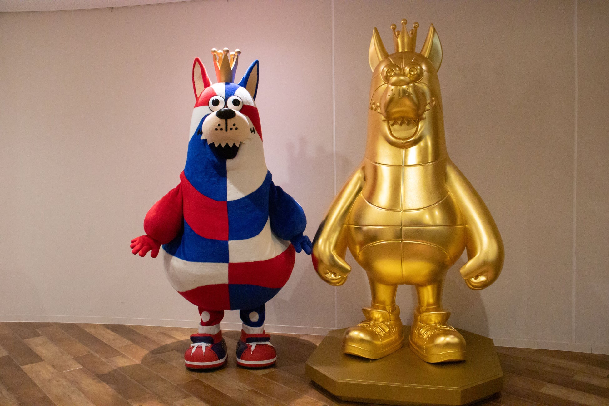 SGC×キングスゴーディー等身大金箔像と純金ゴーディーを沖縄アリーナにて展示します