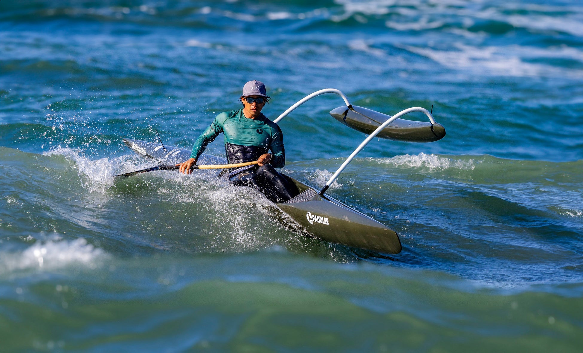 イベント「蒲郡 PADDLE SESSION」で蒲郡市の魅力を発信。 日本を代表するパドラーである金子ケニー氏を講師に迎え、アウトリガーカヌーとスタンドアップパドルボード(SUP)のイベントを開催。