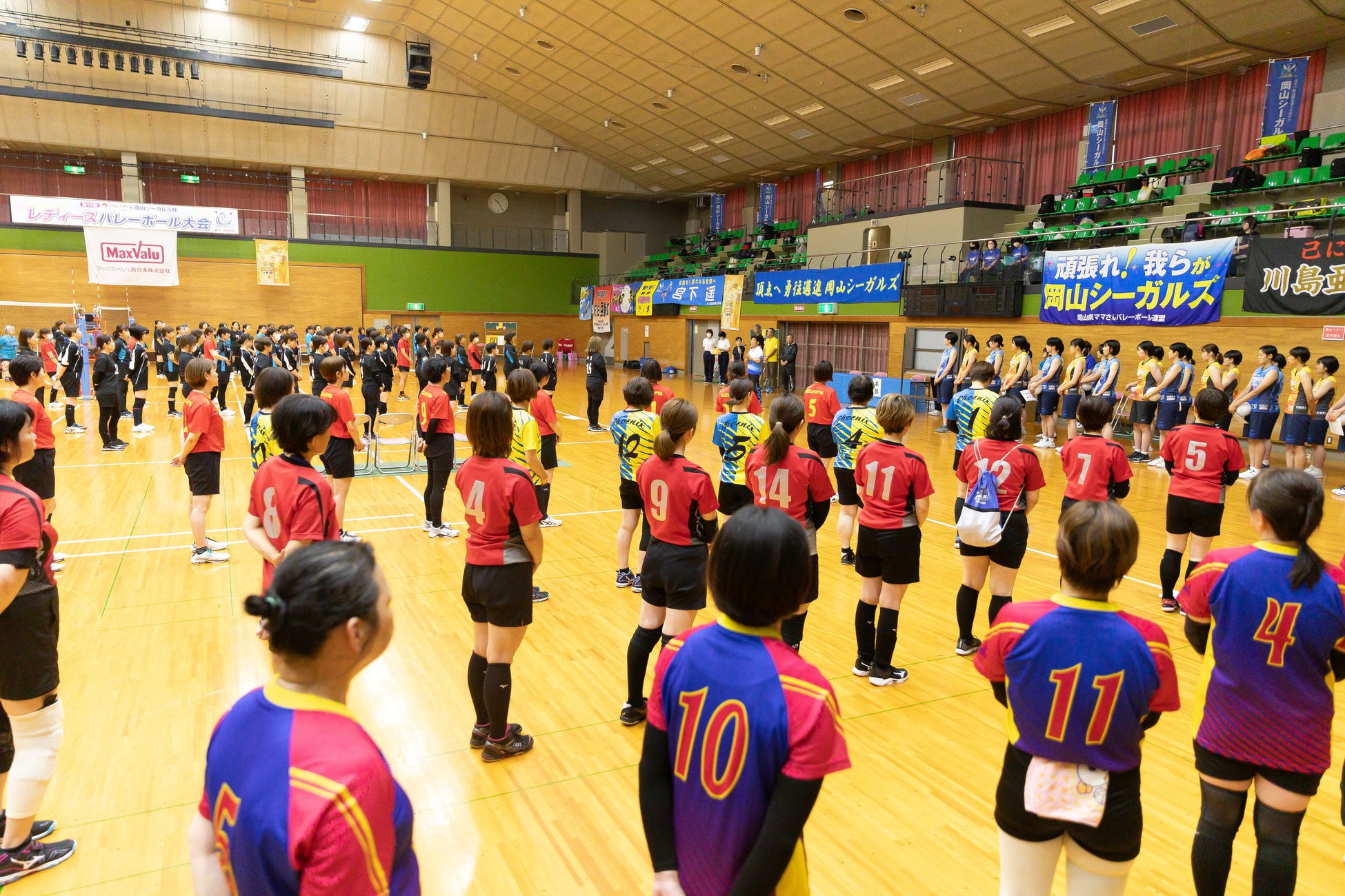 現役トップスイマーが山間部の子どもたちに水泳の楽しさを伝える特別授業を開催：岡崎竜城スイミングクラブの30年続く出張水泳指導