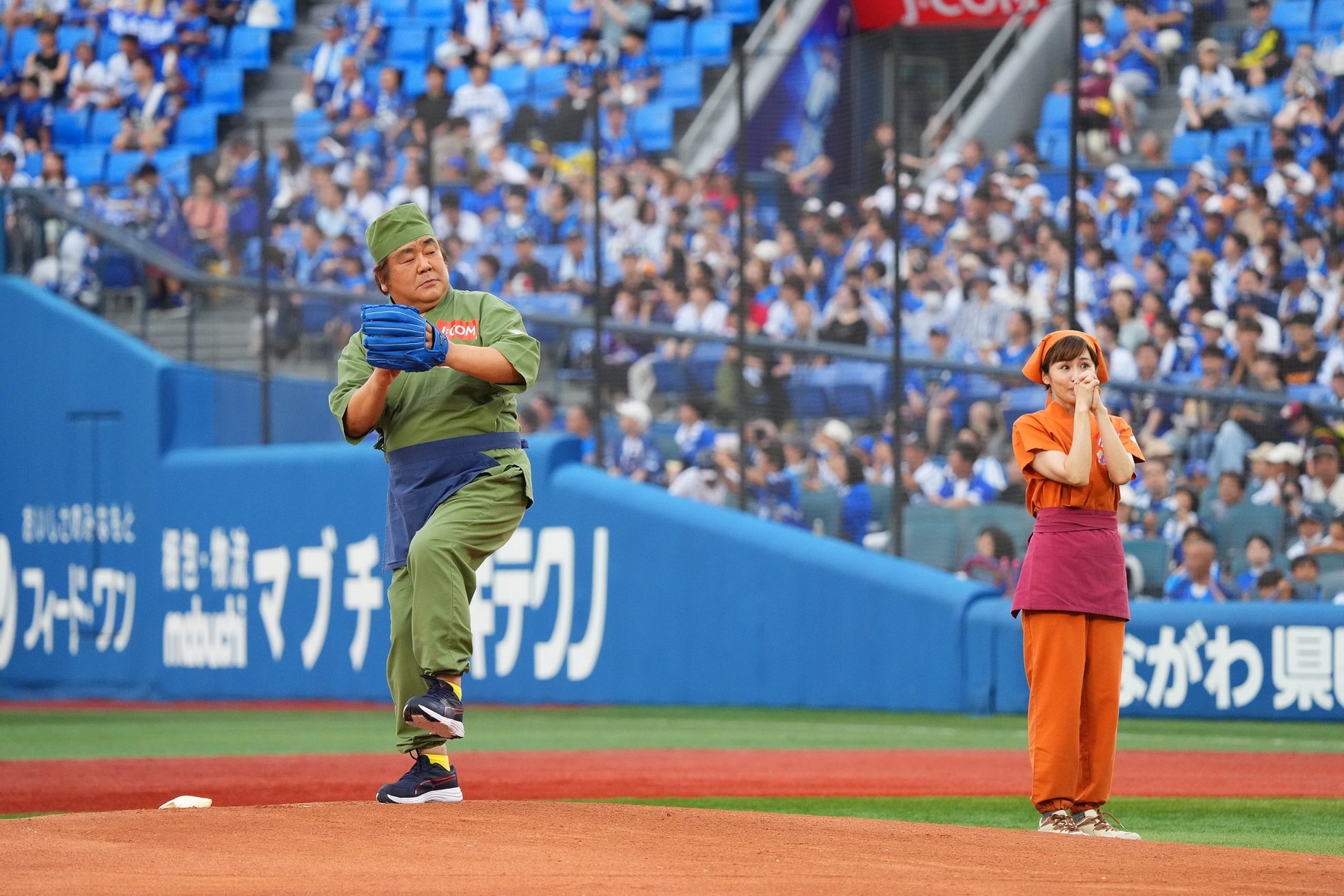 試合前に開幕戦のメインコートでTリーグ選手と対決！