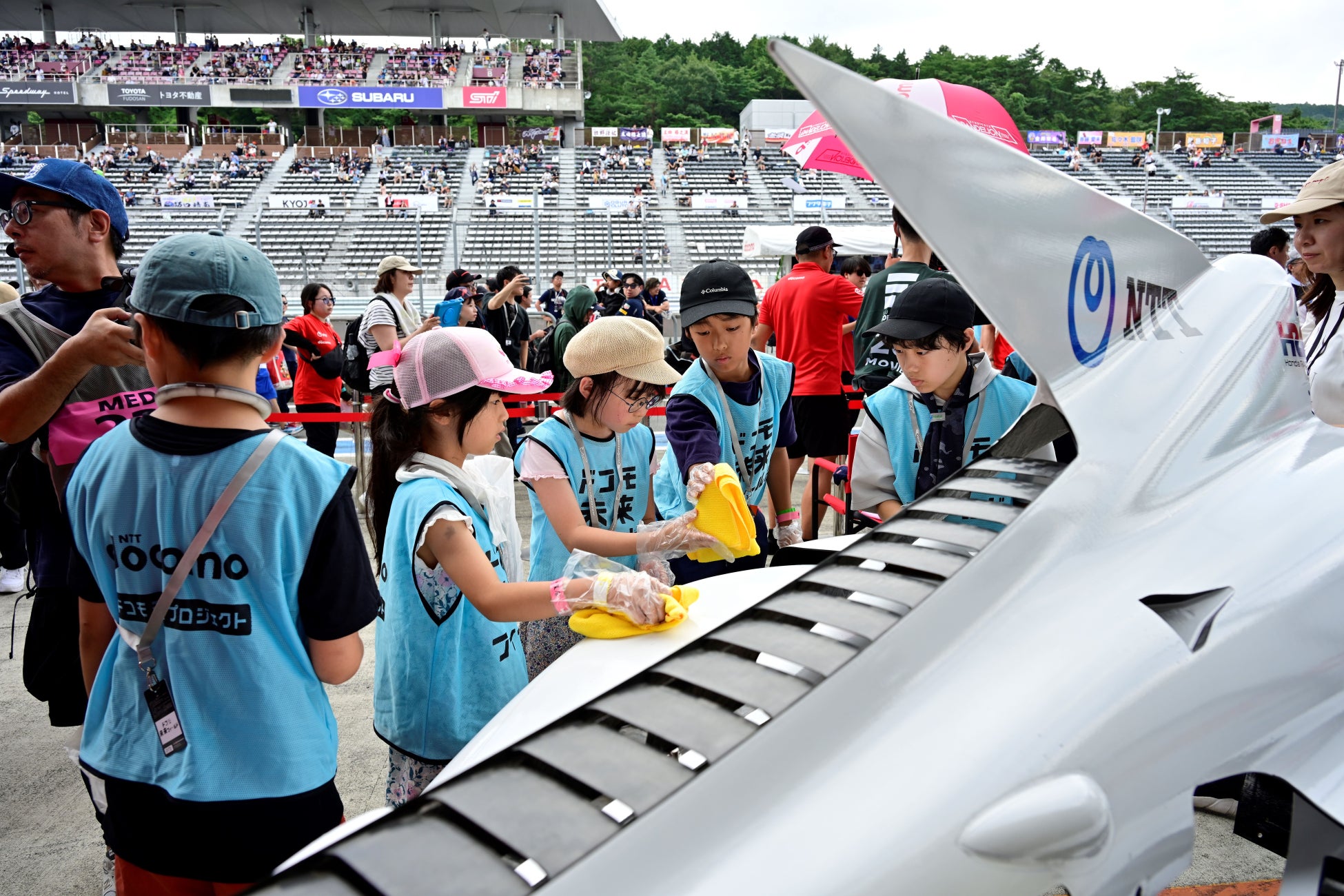 一流プレーヤーと共に、子どもたちが夢や将来を考えるきっかけをつくる「ドコモ未来フィールド」　第8弾は「docomo business ROOKIE」が“プロのフィールド”を子どもたちに披露