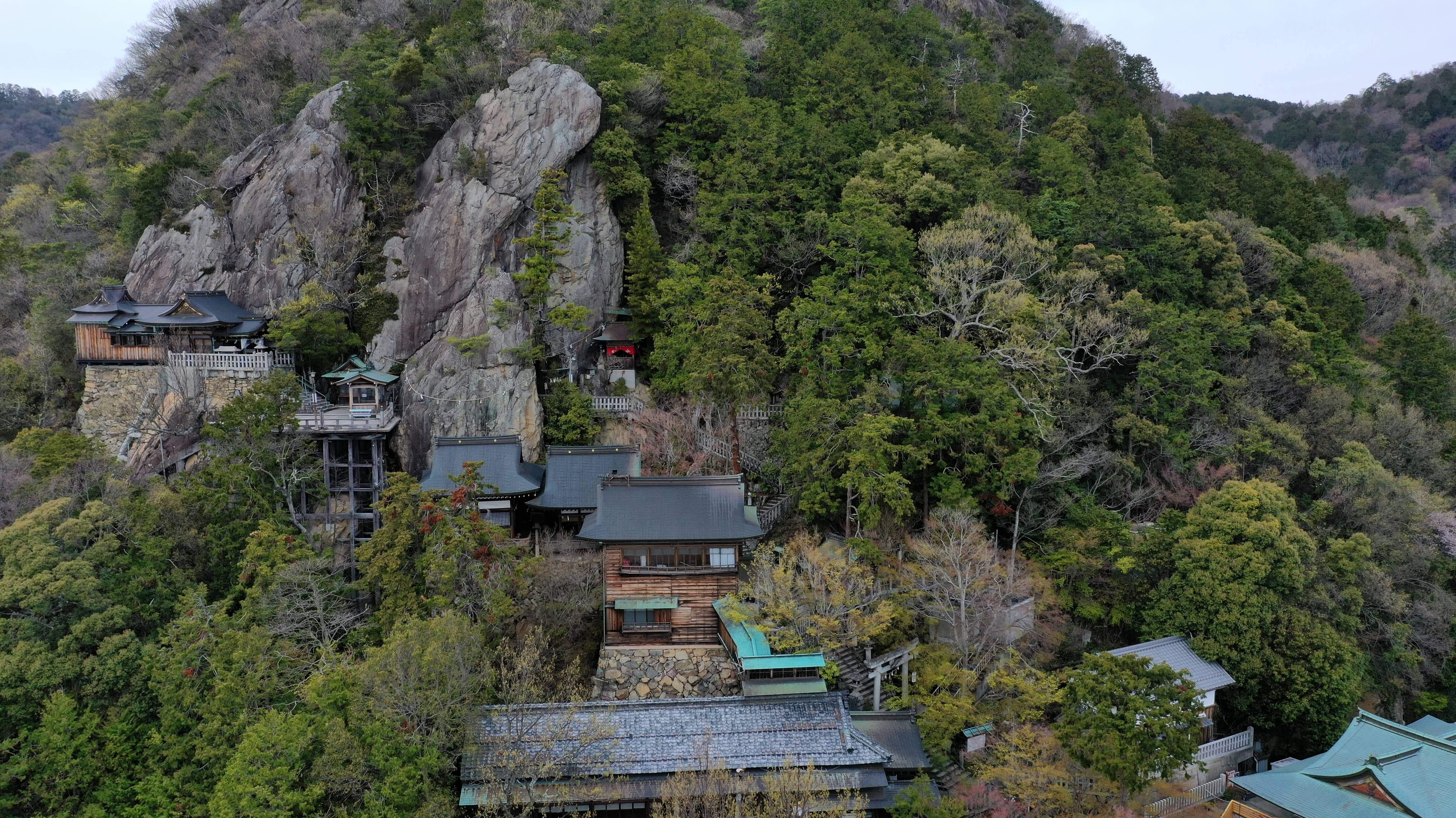 1400年の歴史を誇る天空のパワースポットで
「勝ち男・勝ち女」を決めるステアクライミングイベント
「太郎坊チャレンジ2024 石段ダッシュ」を10月19日に開催