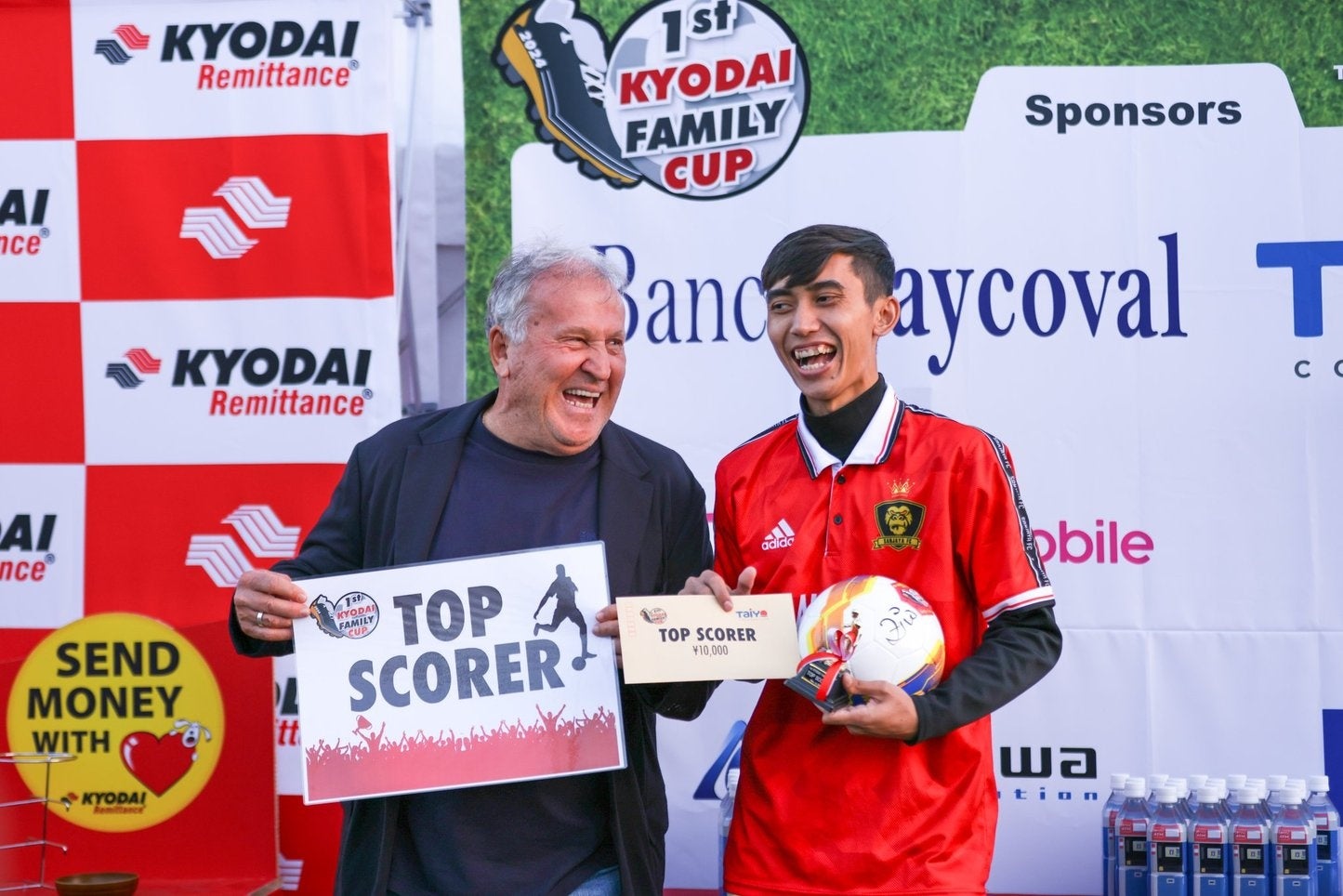 ジーコさんが表彰！！【1st KYODAI FAMILY CUP】優勝は、ジーコさんが監督を務めたことがあるウズベキスタン出身の方などで結成された「LFC」