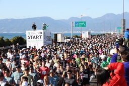 今年も約2万人のマラソンランナーが晴天の湘南を快走  「第19回湘南国際マラソン」