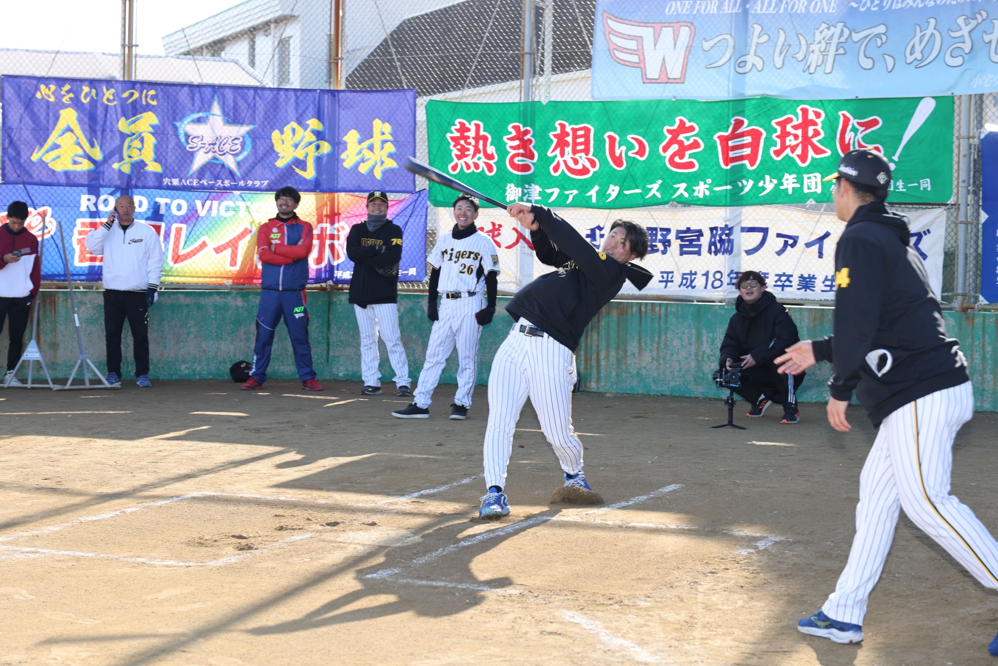 今シーズン大活躍の阪神タイガース前川選手、岡留選手が姫路にやってきた！「第3回西はりま少年少女野球教室」を開催！地域の小学生にプロ野球選手が熱血指導しました！