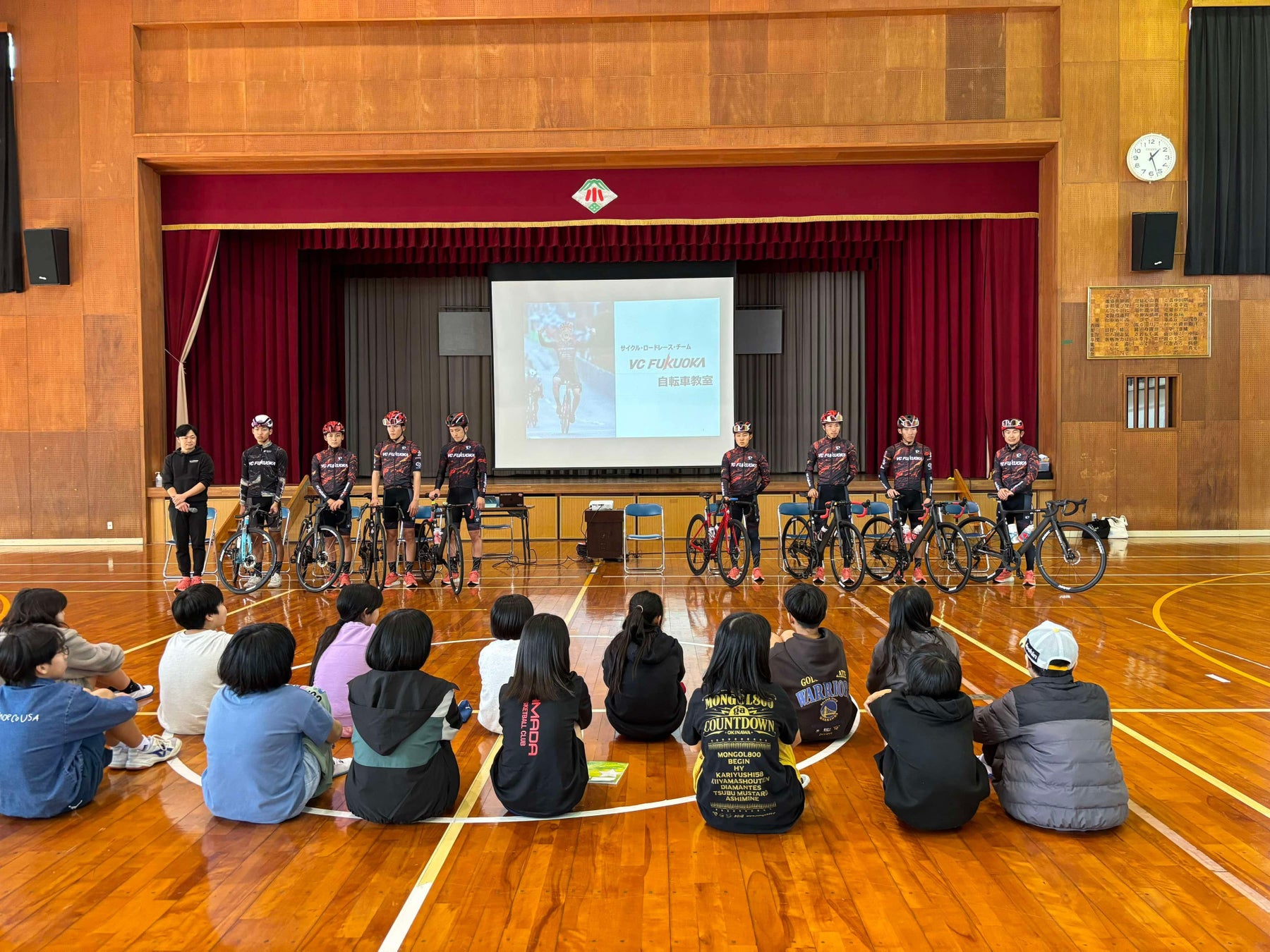 沖縄トレーニングキャンプ地域の小学校訪問