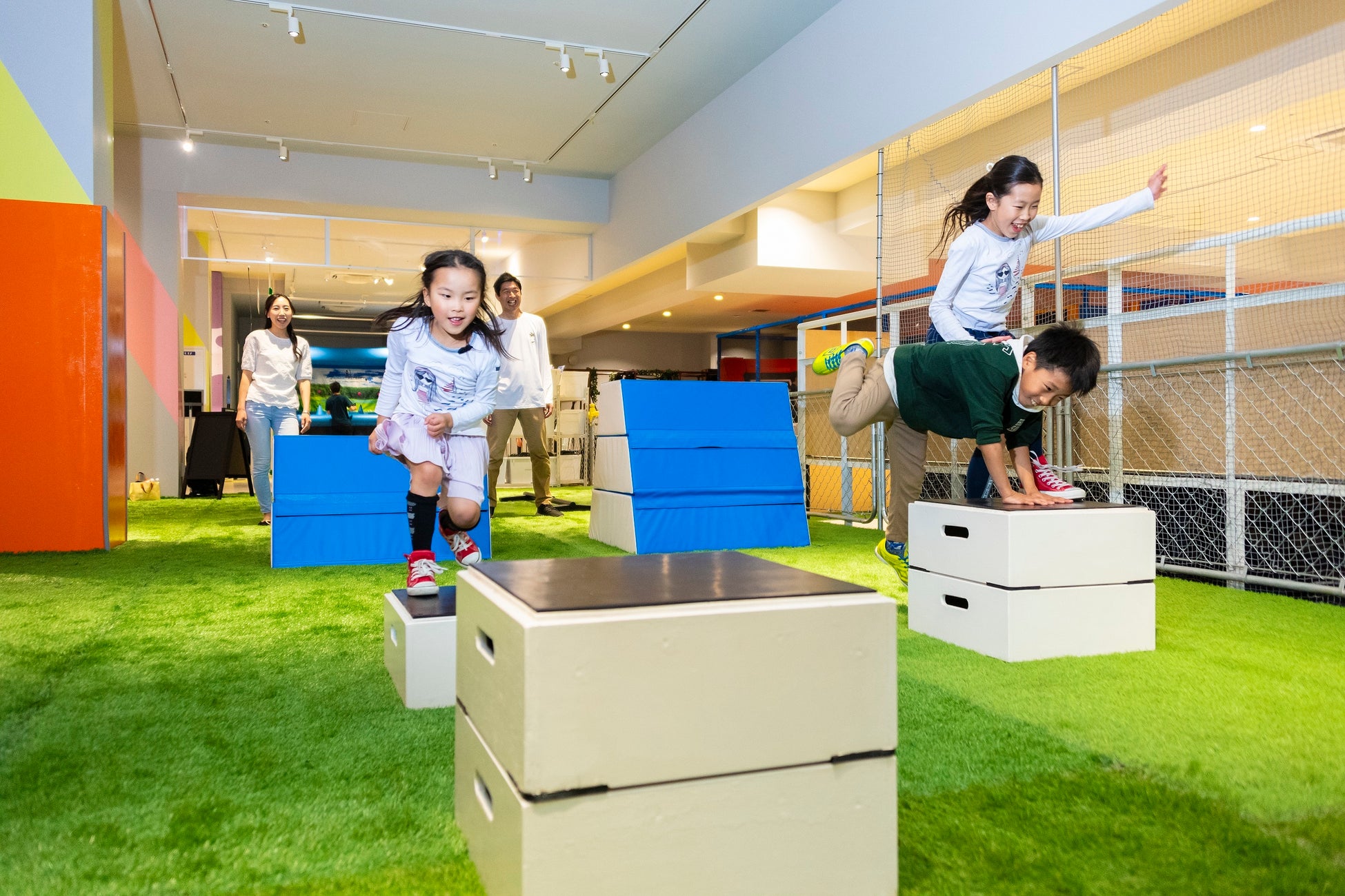 SPALDING 2025Spring/Summerシーズン 新アクセサリー登場
~人気のボールキーチェーンにバレーボール登場!ボトルやタオルなどサポートアイテムがインパクトカラーでリリース~