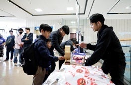 ソディック相撲部が馳 浩 石川県知事を表敬訪問