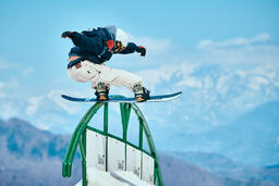 フィットイージー 公式アンバサダー 辻本達規さんが 「1 日店長」に就任！