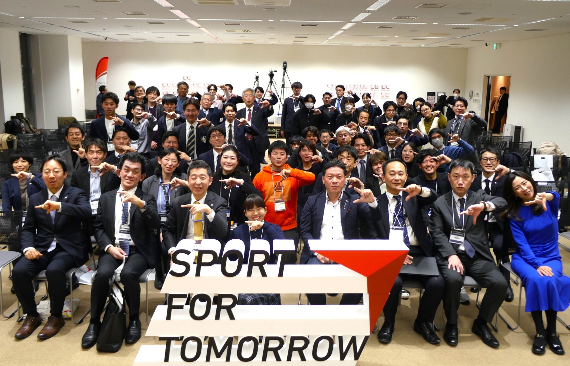 プロ転向の18歳・富田悠太が躍動！第39回テニス日本リーグでノアインドアステージ男子チームが準優勝、女子チームは4位入賞