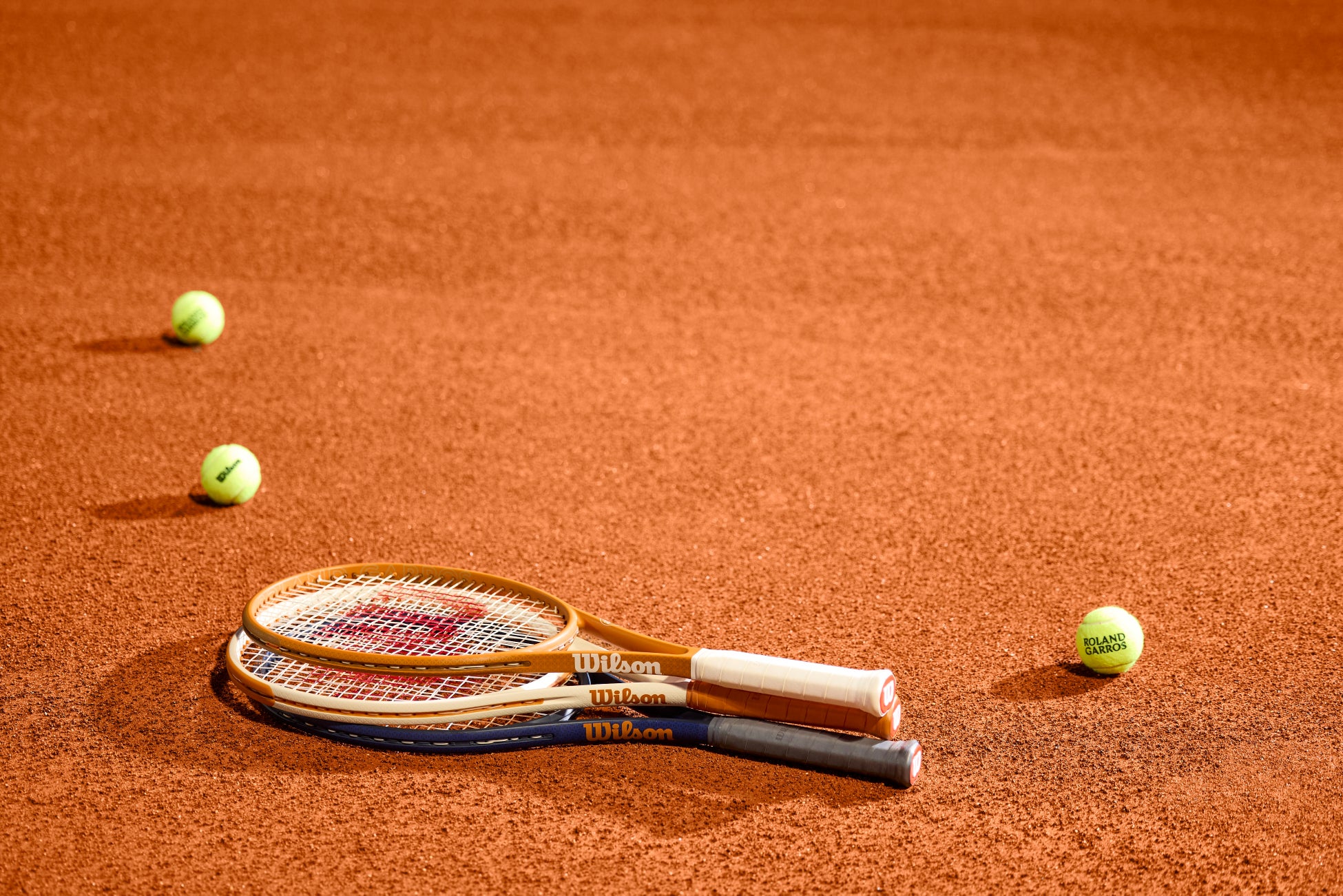 ウイルソンは、世界最高峰の4大テニス大会（グランドスラム）のひとつ「ROLAND-GARROS」（全仏オープン）開催を記念し、特別な限定コレクションを発売