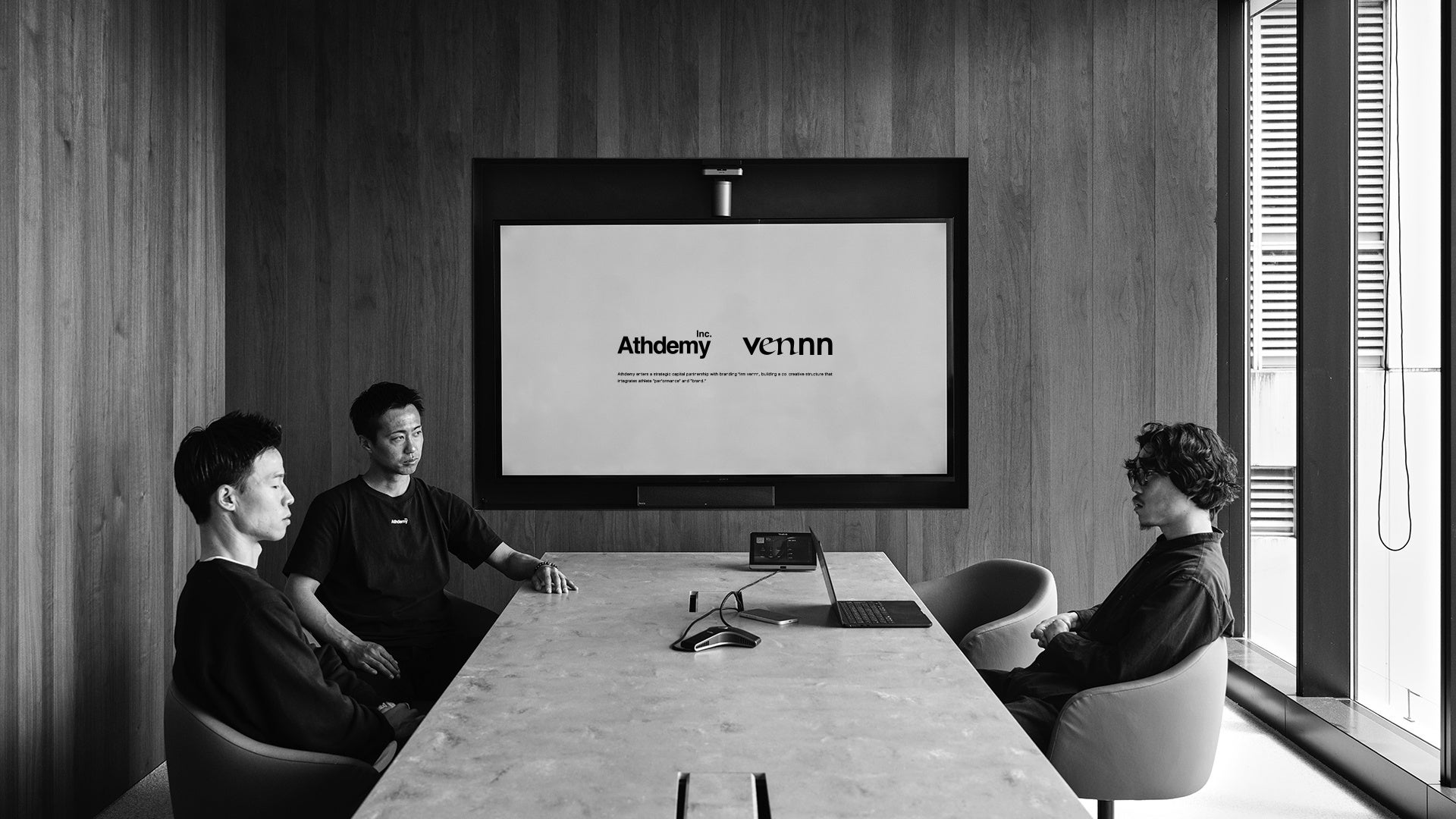 -熱き思いを、ブルーの輝きに託して。-横浜DeNAベイスターズをイメージしたブルーリングを宝石専門店KARATZが発売します