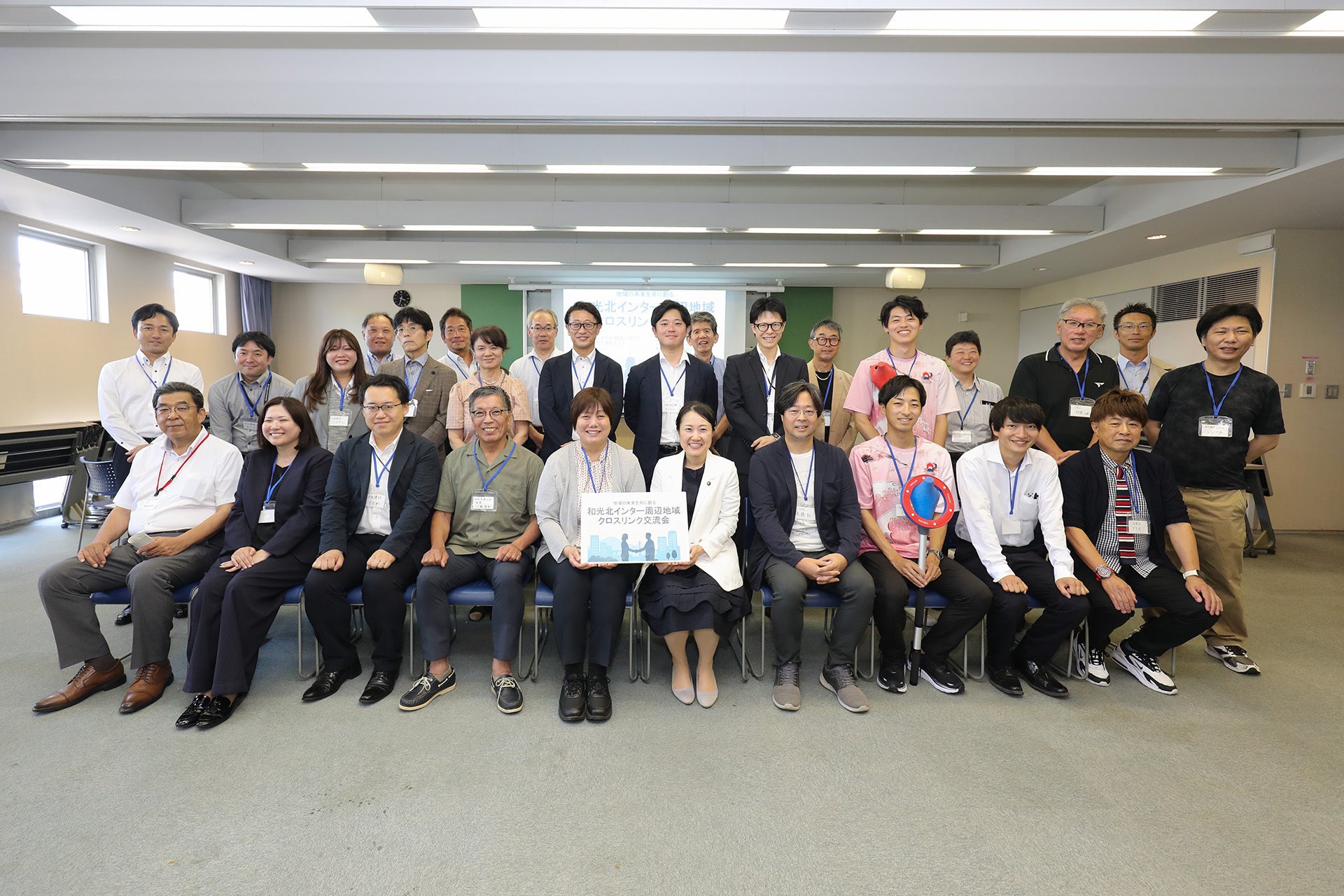 ラグザス、挑戦する文化を日本に。侍ジャパンU-15代表監督の井端弘和氏へ”RAXUS挑戦フラッグ”を贈呈