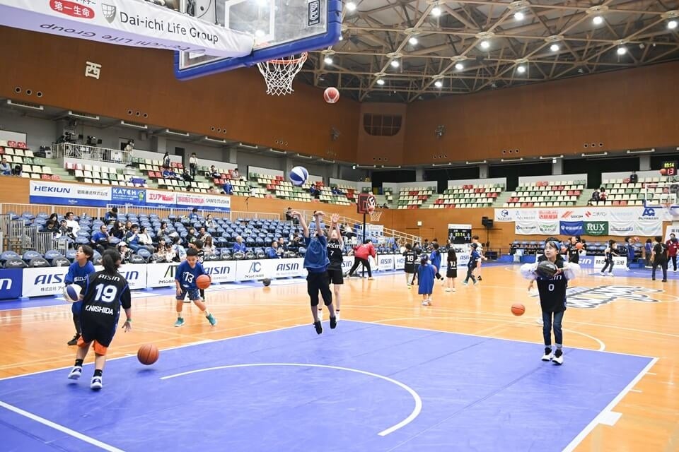 ミレーの革新的行動保温着「アクティブサーマル」シリーズに、最新モデルが登場