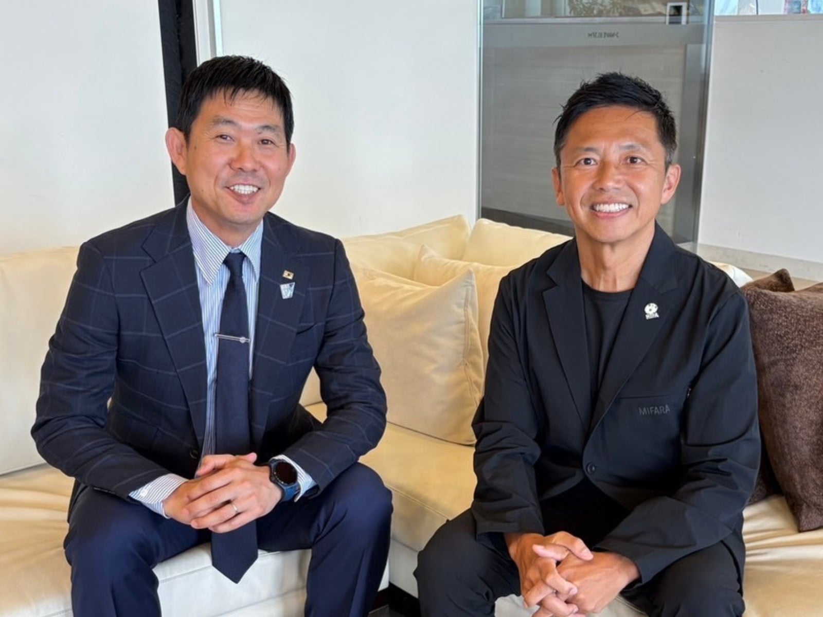 荒木雅博氏・英智氏による、サイン＆スリーショット撮影会をミント名古屋店で開催