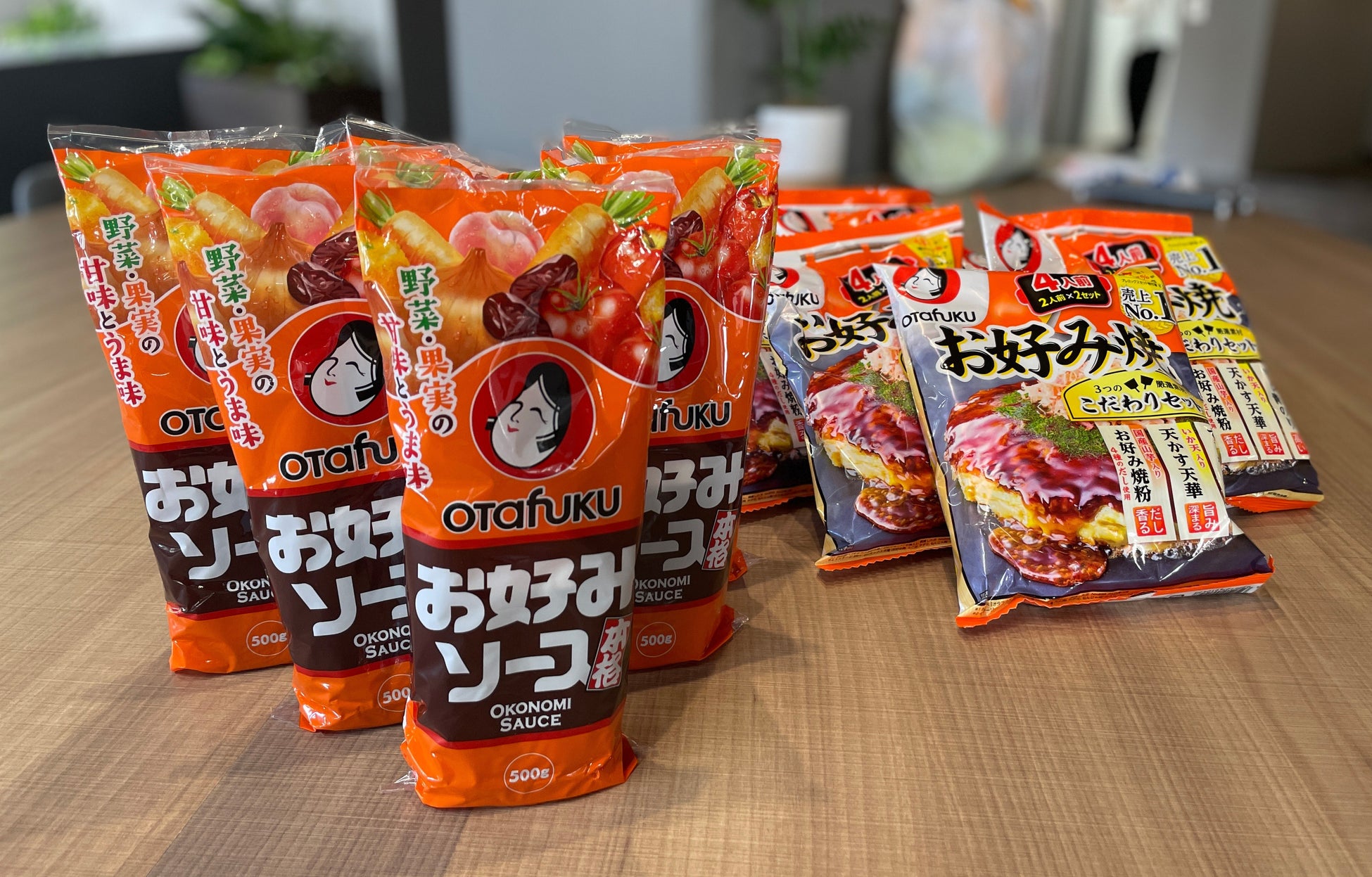 老舗軍手メーカー 「おたふく手袋」 本社で “お好み焼の日”