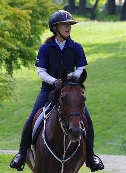 元競走馬が100㌔エンデュランス競技で優勝！