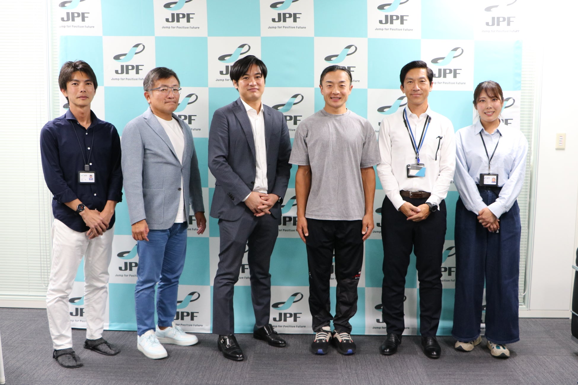 「明星 日本相撲協会監修 鶏塩ちゃんこ味うどん / 味噌ちゃんこ味ラーメン」 2025年11月3日(月) 新発売