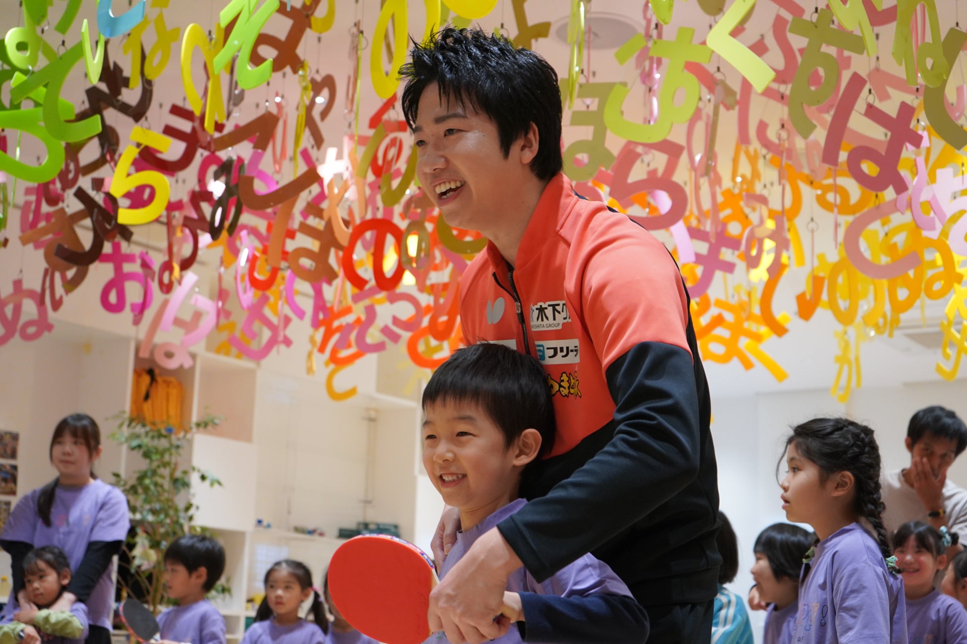 オリンピック金メダリスト・水谷隼さんが園児に卓球の楽しさを直接指導！