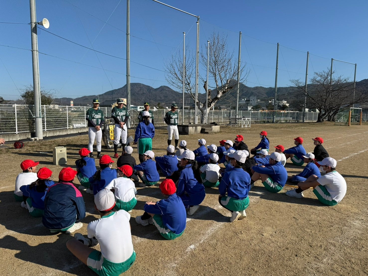 【香川オリーブガイナーズ】城西小学校野球教室開催！11月21日（木）「城西小学校」で土岐尚史選手、西坂秀斗選手が野球教室を開催