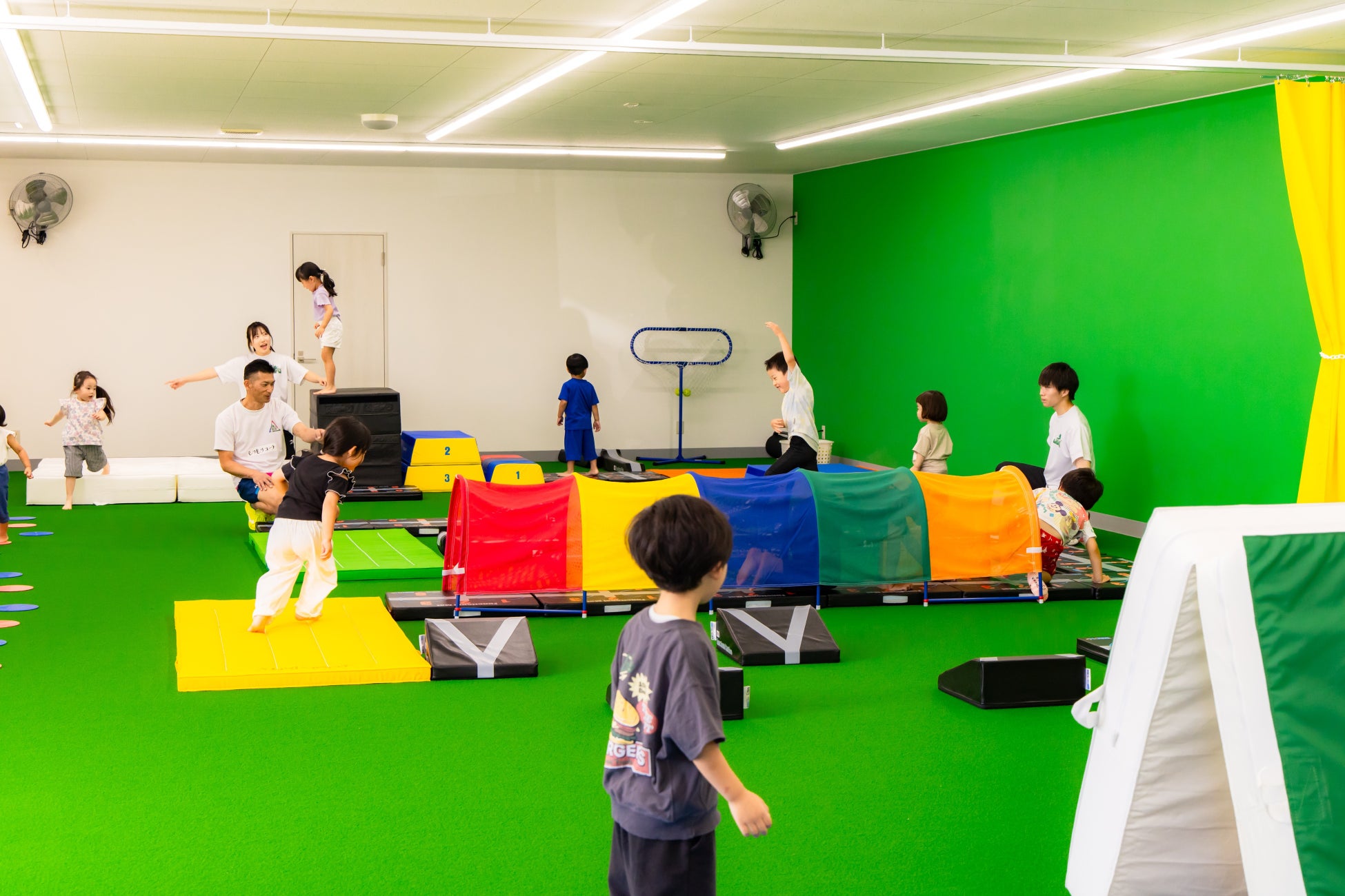 ランナーの気持ちが切り替わる“スイッチ”を表現したグラデーションカラーを採用“最速の景色へ。”をコンセプトにした「EKIDEN(エキデン) PACK(パック)」が2025年11月21日(金)より発売