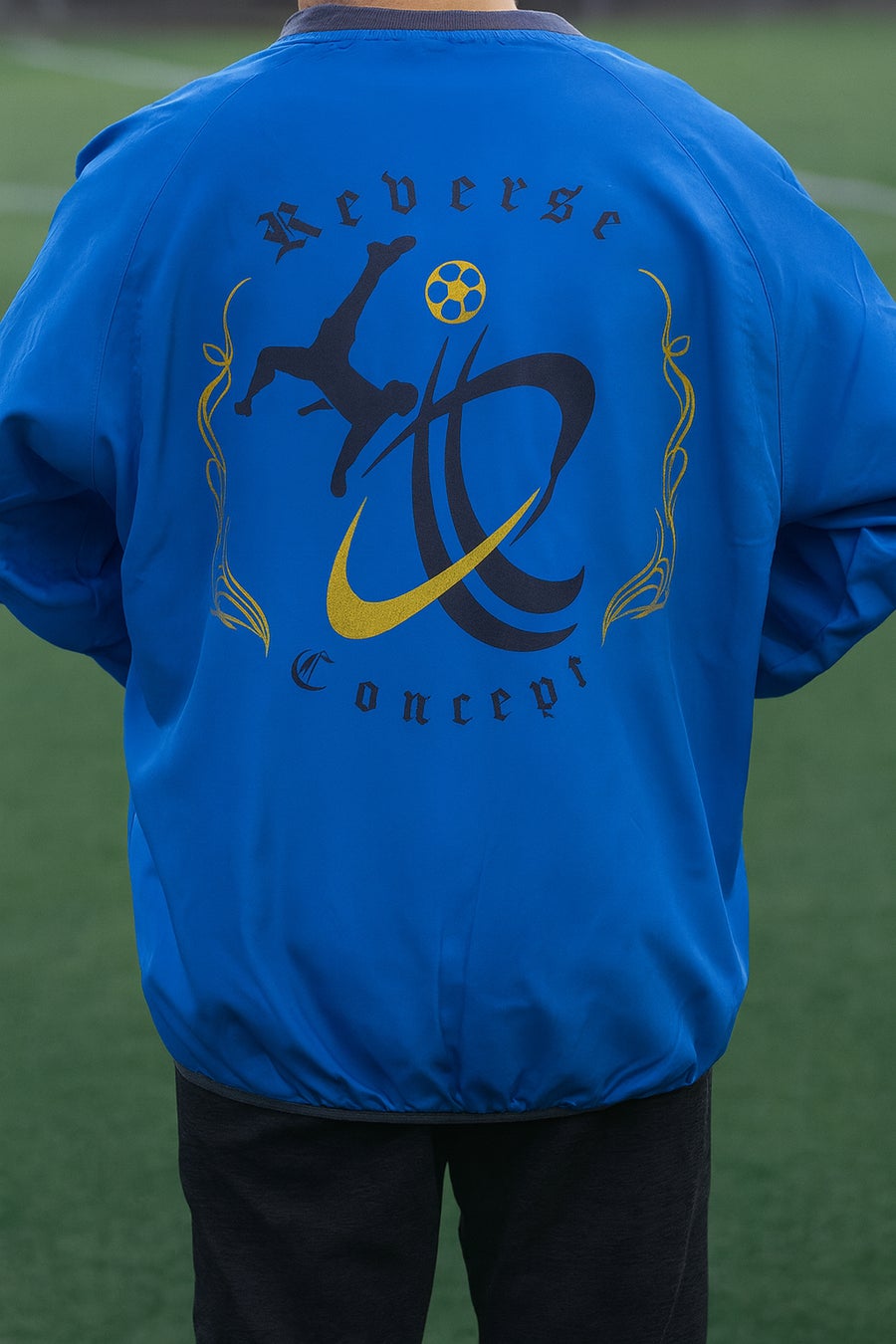 株式会社ReverseConcept、ストリート系サッカーピステ（青）を数量限定発売。調布市深大寺発の“超ユニークな新鋭サッカーブランド”が新商品をリリース