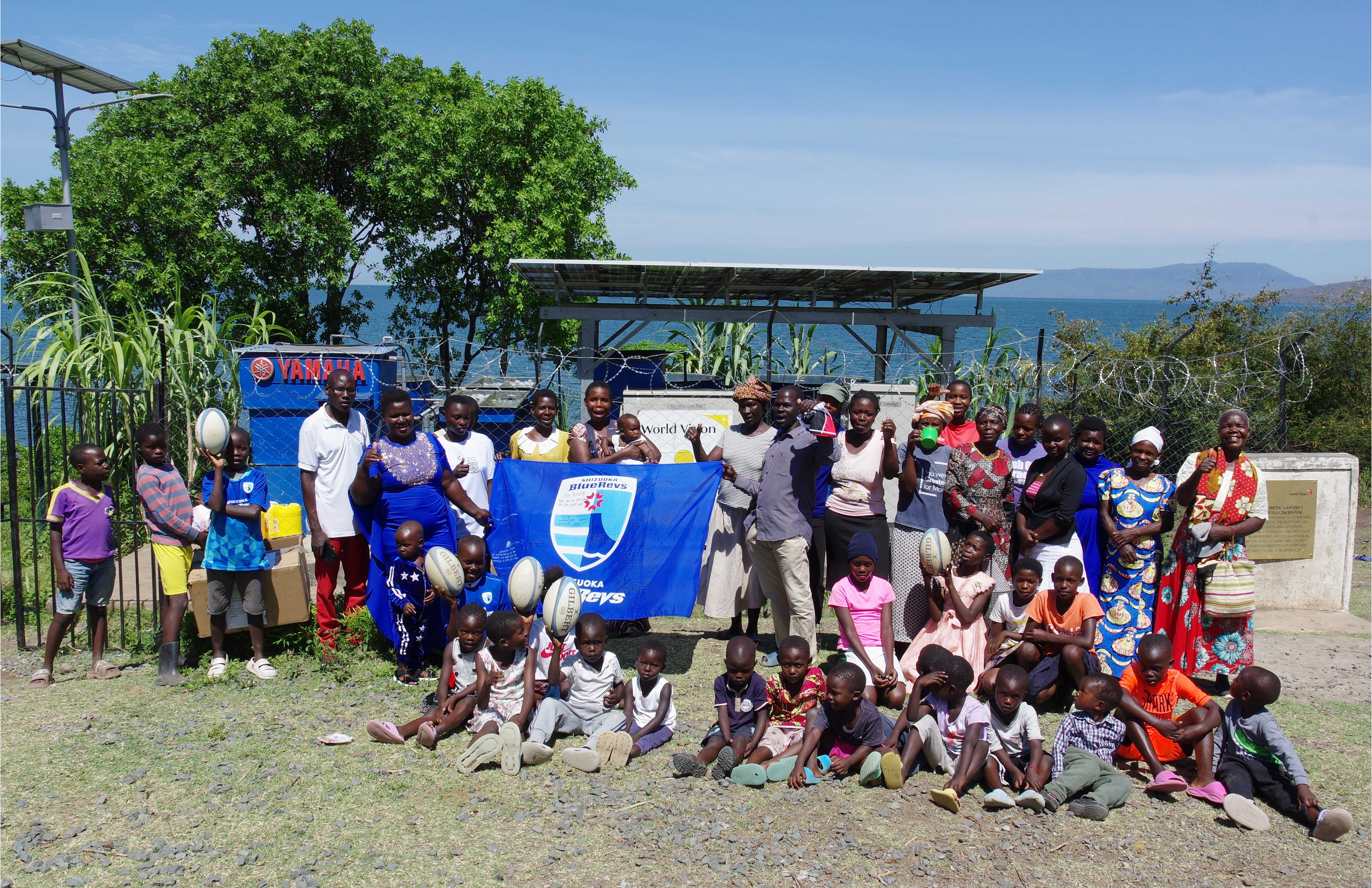 「Blue Ties」活動、スポーツ用品382点をケニア2村へ