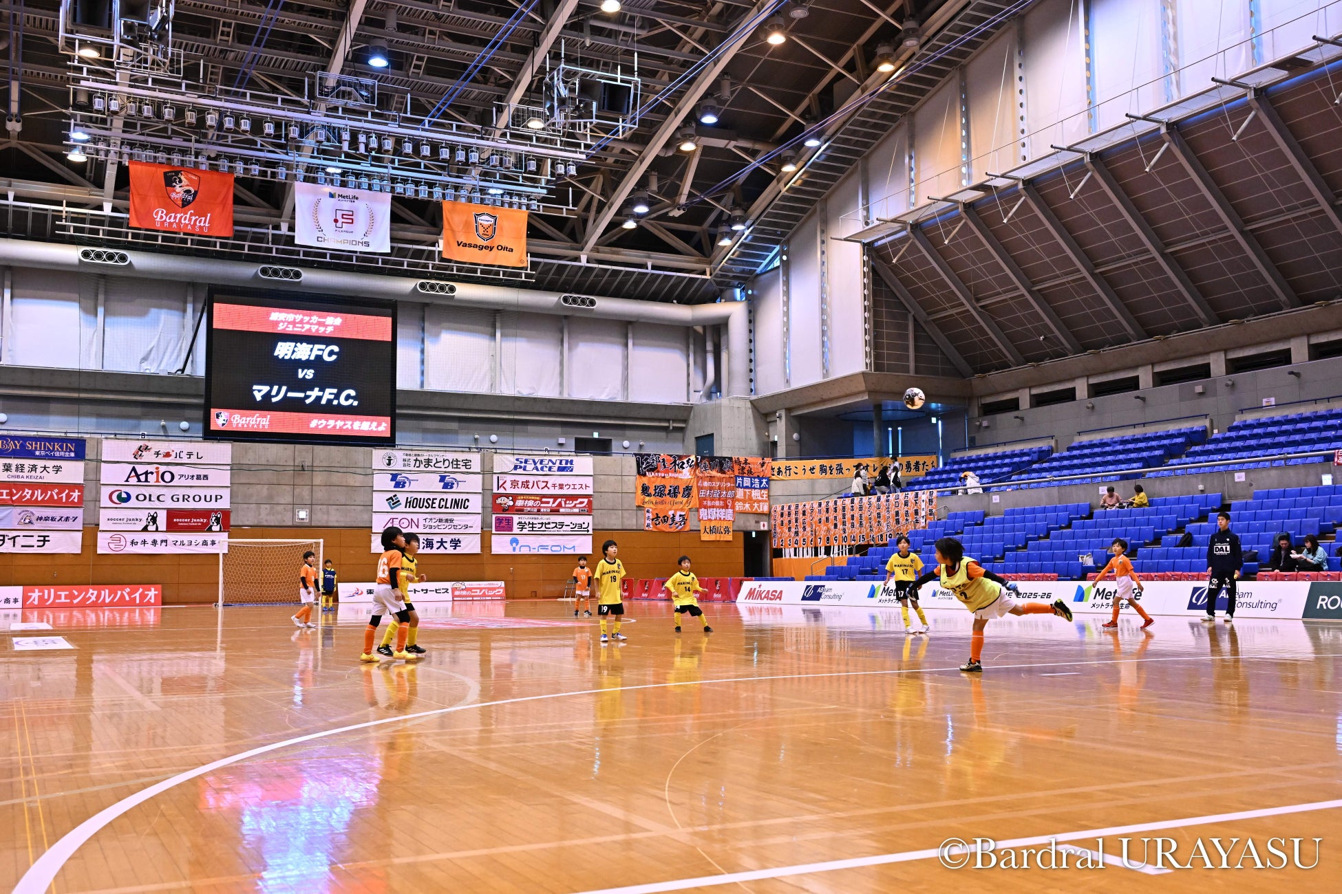 【ホームタウン活動】ウォーキングひろばと浦安市サッカー協会4種委員会加盟のジュニアサッカークラブの前座試合を実施しました。