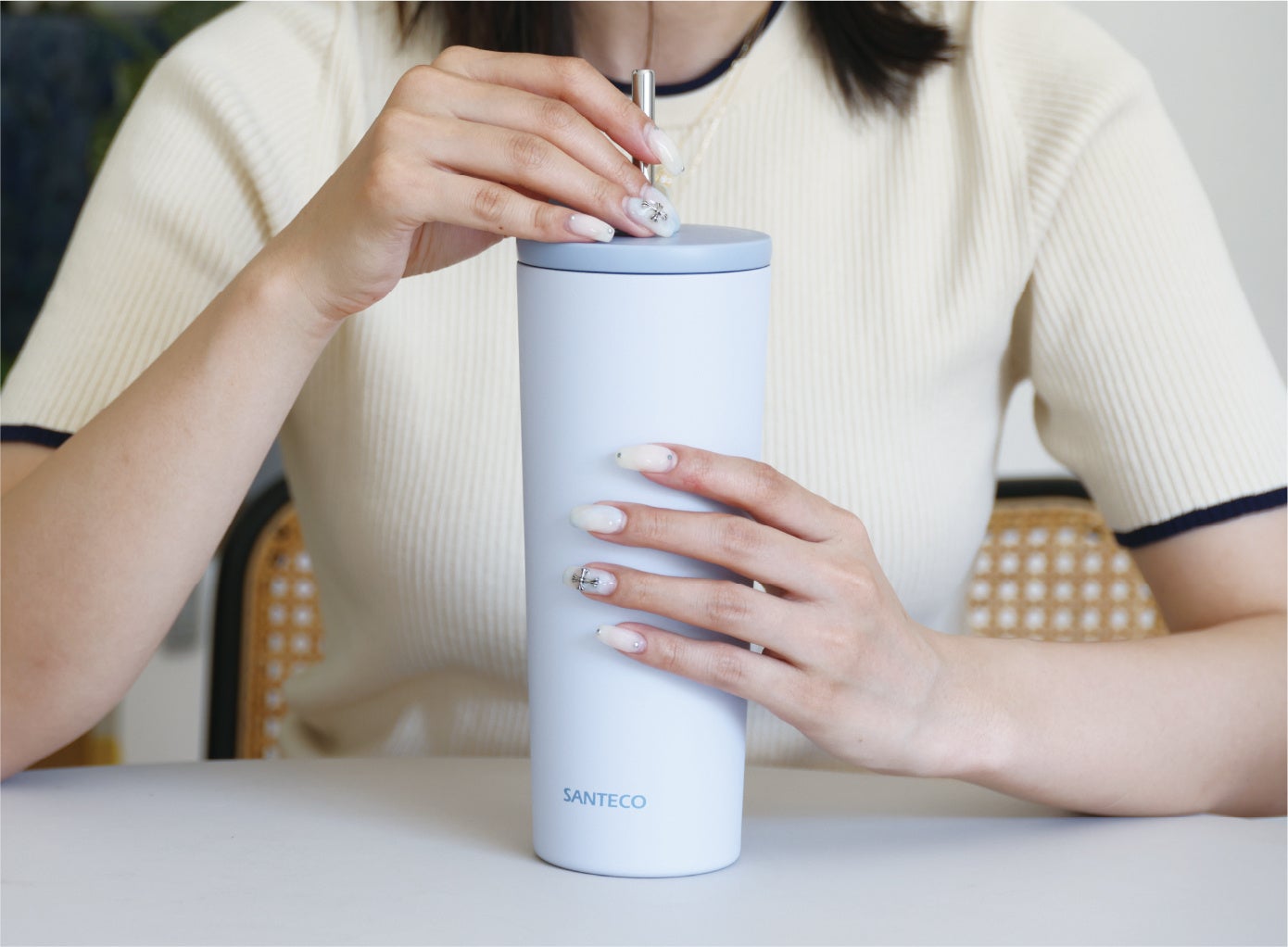 【新商品】ストローなのに“完全密閉”！？今までのモヤっとを解消してくれるタンブラーが、人気のボトルブランド「SANTECO」から登場