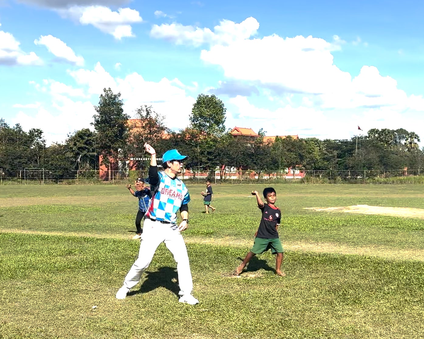 佐賀初プロ野球チーム、カンボジア初となる野球アカデミーを開校