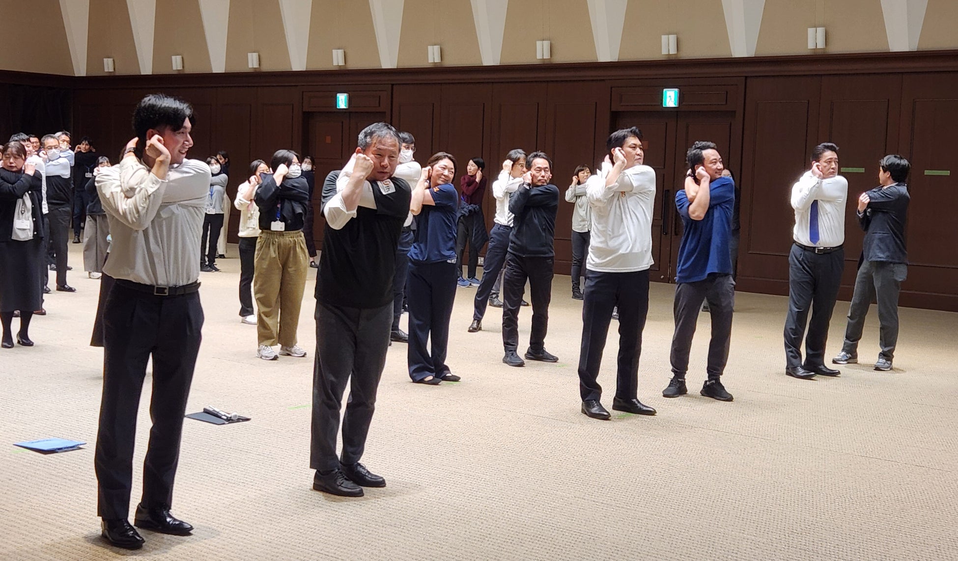 文部科学省、スポーツ庁職員向けの身体診断「セルフチェック」「改善エクササイズ」講座を実施