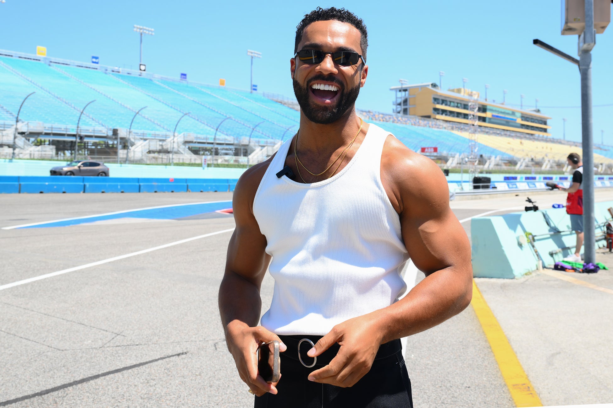 『エミリー、パリへ行く』の俳優ルシアン・ラヴィスカウント、　シーズン12のフォーミュラE公式ブランドアンバサダーに就任