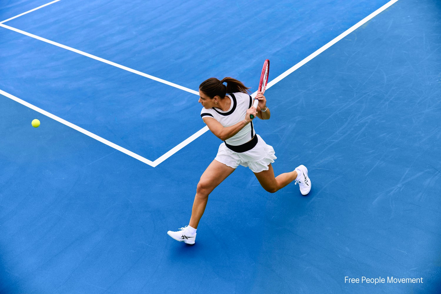 テニスのエマ・ナバロ選手とアドバイザリースタッフの複数年契約に合意