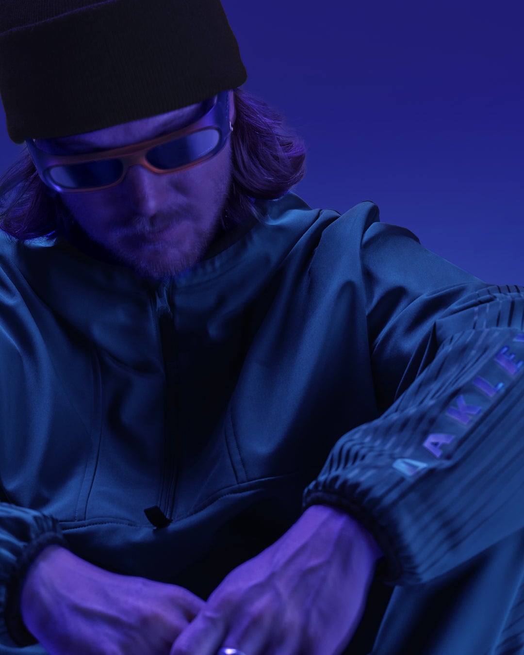 オークリーが初の公式アパレルスポンサーシップで新たな歴史を刻む