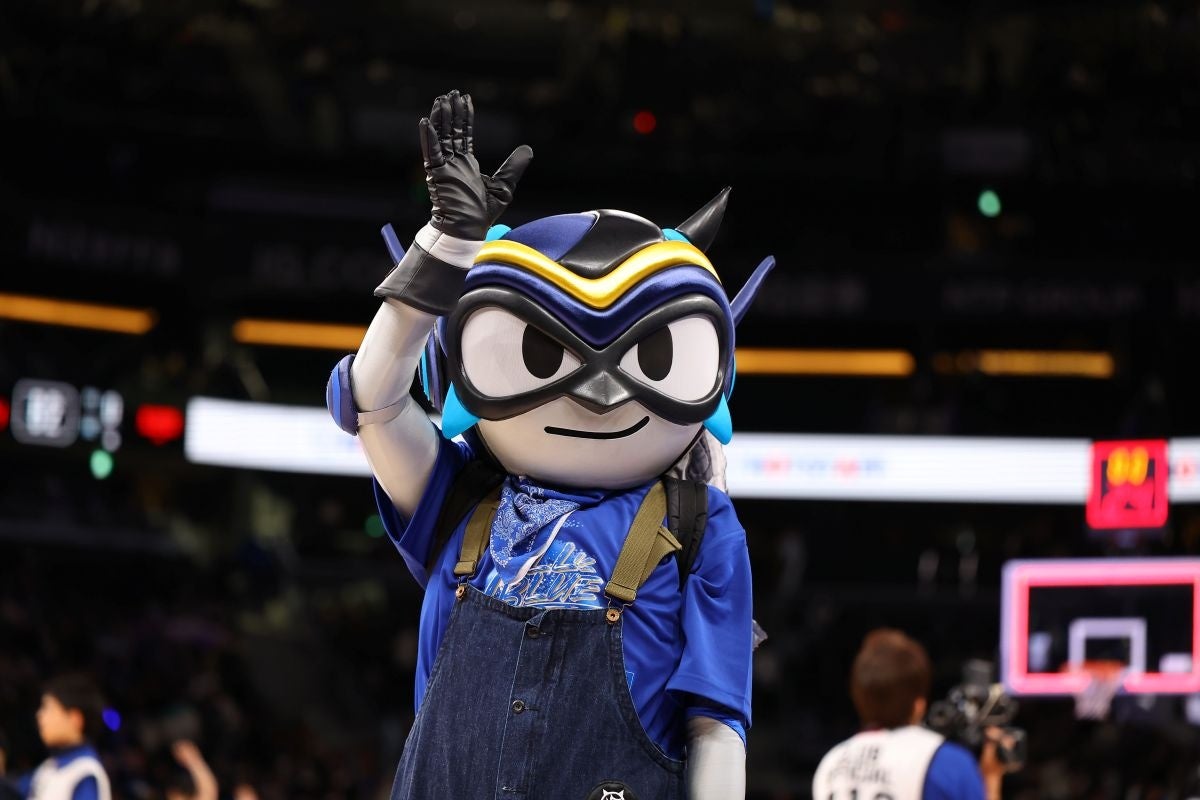 狙うはチョコと愛！？タツヲがバレンタインの島根戦にゲスト出演。チアユニット「アクア☆マジック」との初対面に鼻息荒く