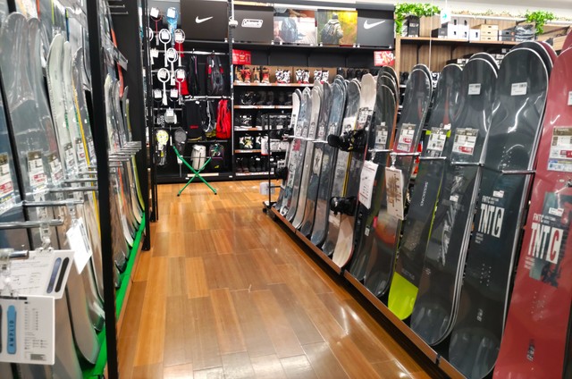 「スポーツ用品小売」市場、4年連続増加で1兆5,000億円突破　新たな顧客層の獲得が課題も 2026年は複数の国際大会による後押しに期待