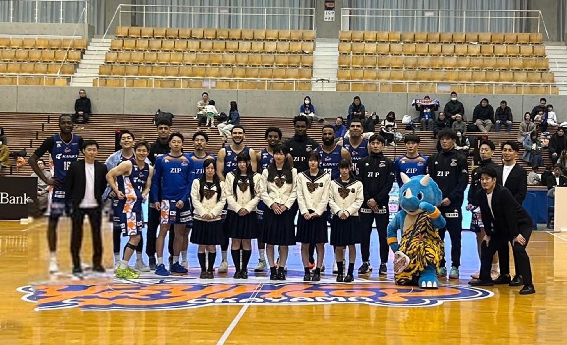 岡山南高校の生徒がデザイン！プロバスケチーム「トライフープ岡山」イベントユニフォーム完成披露　～産学連携のキャリア教育プロジェクト～