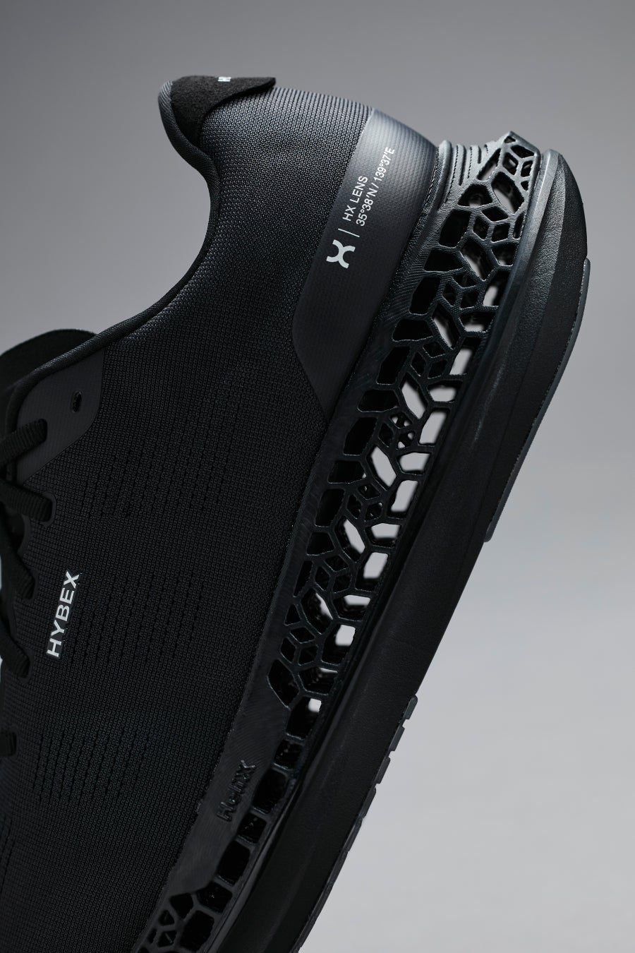 日本発のパフォーマンスランニングブランド HYBEX、2月20日(金)より、1st Product「HX LENS」販売スタート。代々木公園BE STAGEにてローンチ展示会を開催