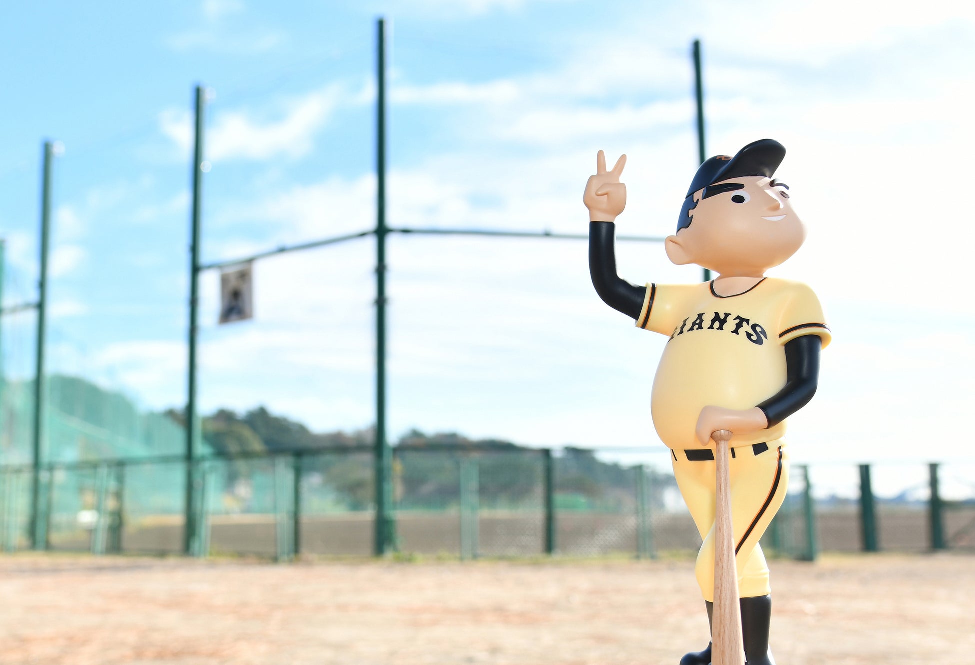 読売ジャイアンツの初代マスコットマーク「ミスタージャイアンツ」生誕60周年を記念した復刻ソフビフィギュアが、SELECTION 3店舗で販売スタート