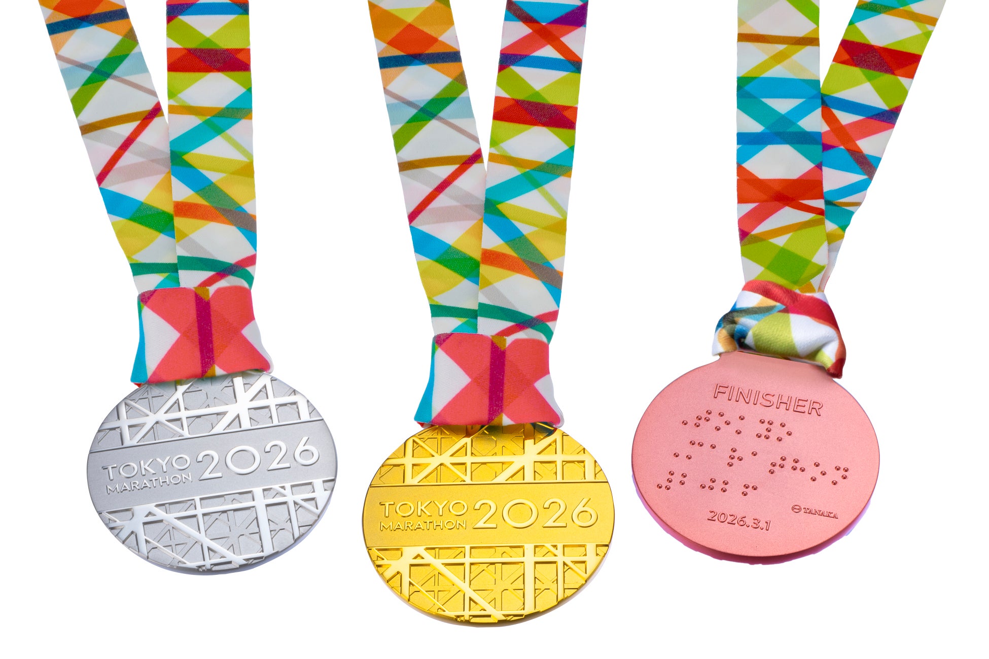 線の織り重なりで大会に関わる一人ひとりを表現した「東京マラソン2026」表彰メダルを提供
