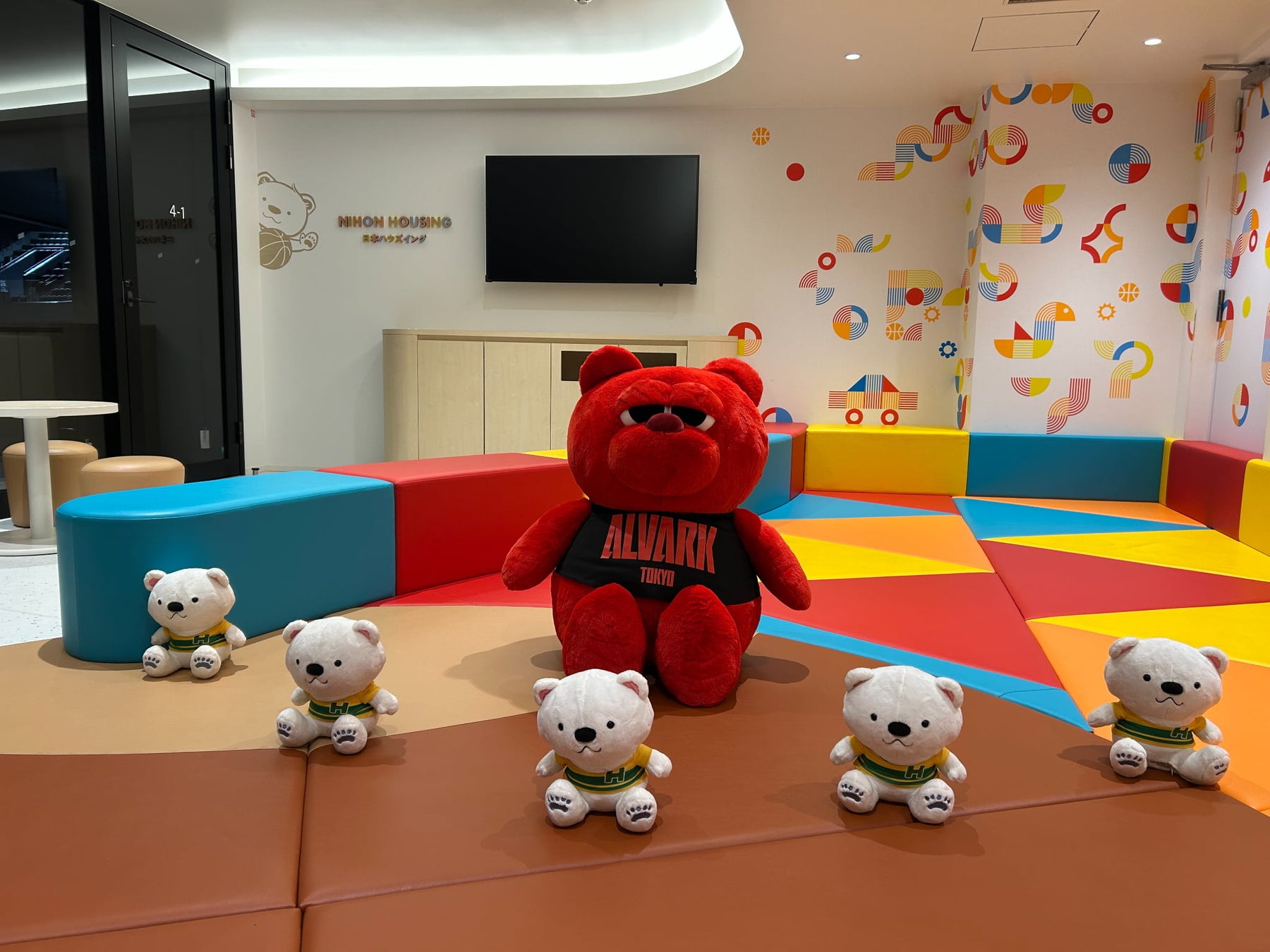 日本ハウズイング FAMILY ROOMにMEGAルーク&くまもる登場! ～「日本ハウズイング FAMILY ROOM」で、お子さまと一緒に安心して観戦できる空間を共創～