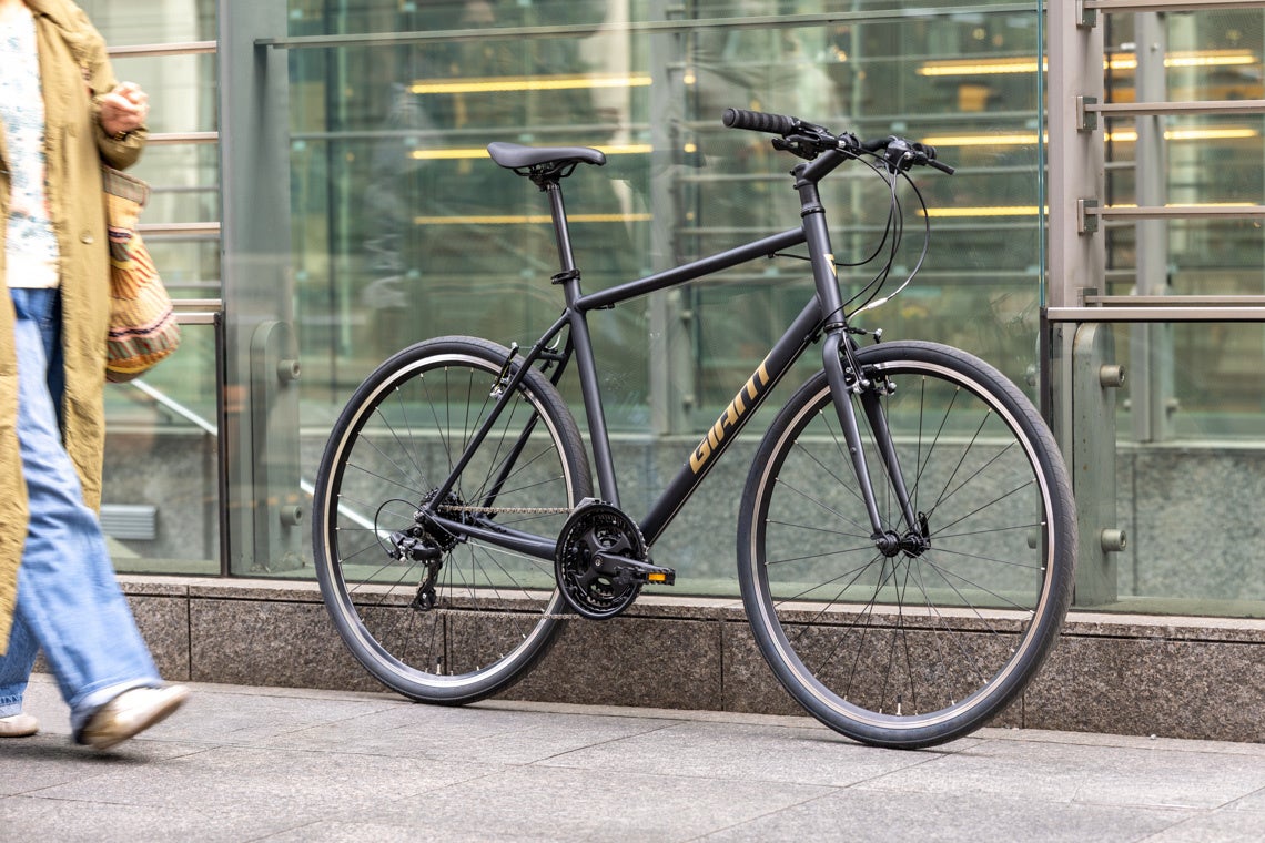 軽快な走りと手ごろな価格を両立　新型クロスバイク「ESCAPE X3」登場