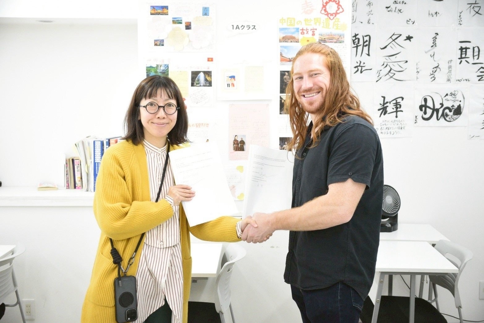 【日本語教育×格闘技】東京語学学校、KNOCK OUT等で活躍の格闘家スパイク・カーライル選手とスポンサー契約を締結