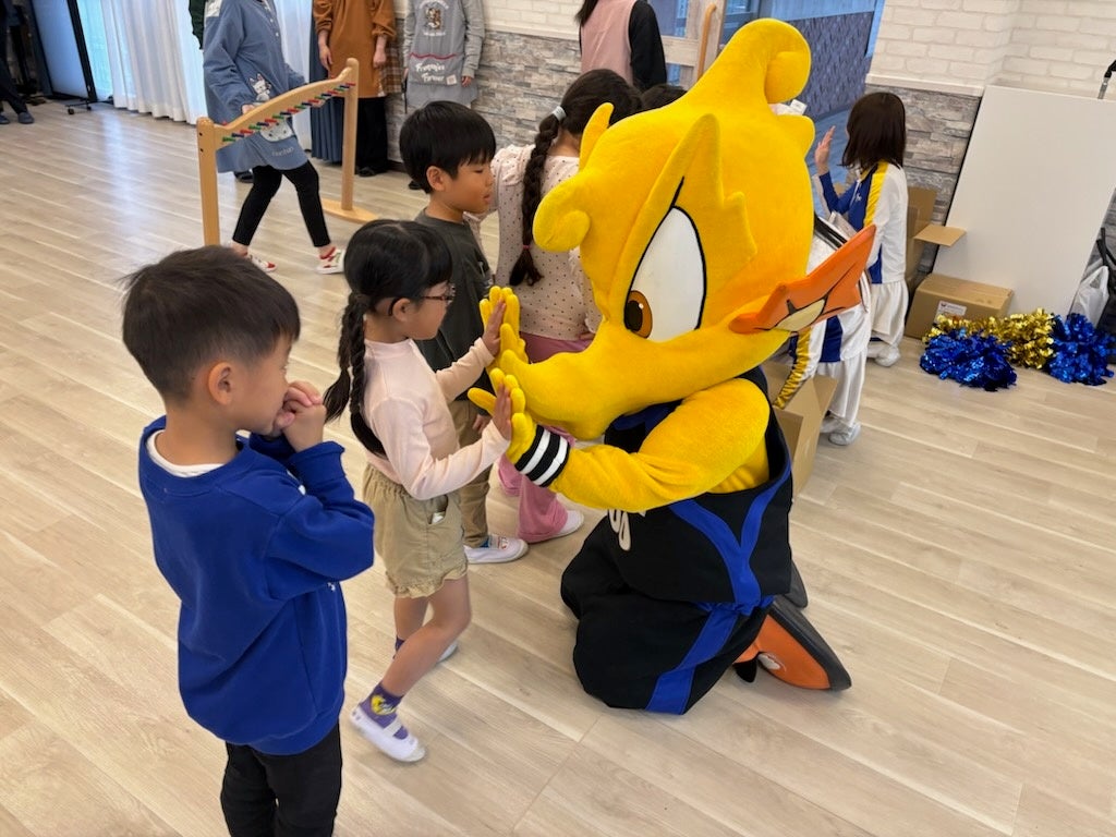 子どもたちの笑顔が弾ける！シーホース三河が西尾市「mirai と～ぶこども園」を訪問、スポーツの楽しさを共有