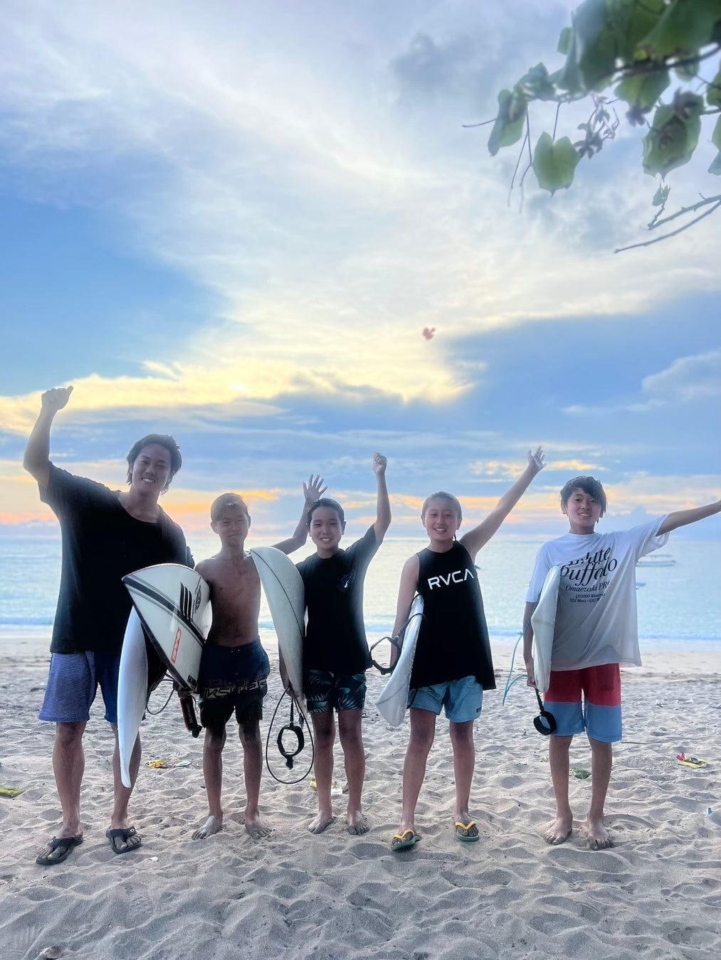 茅ヶ崎出身のプロサーファー 森 友二氏主催「バリ島サーフキャンプ」を支援