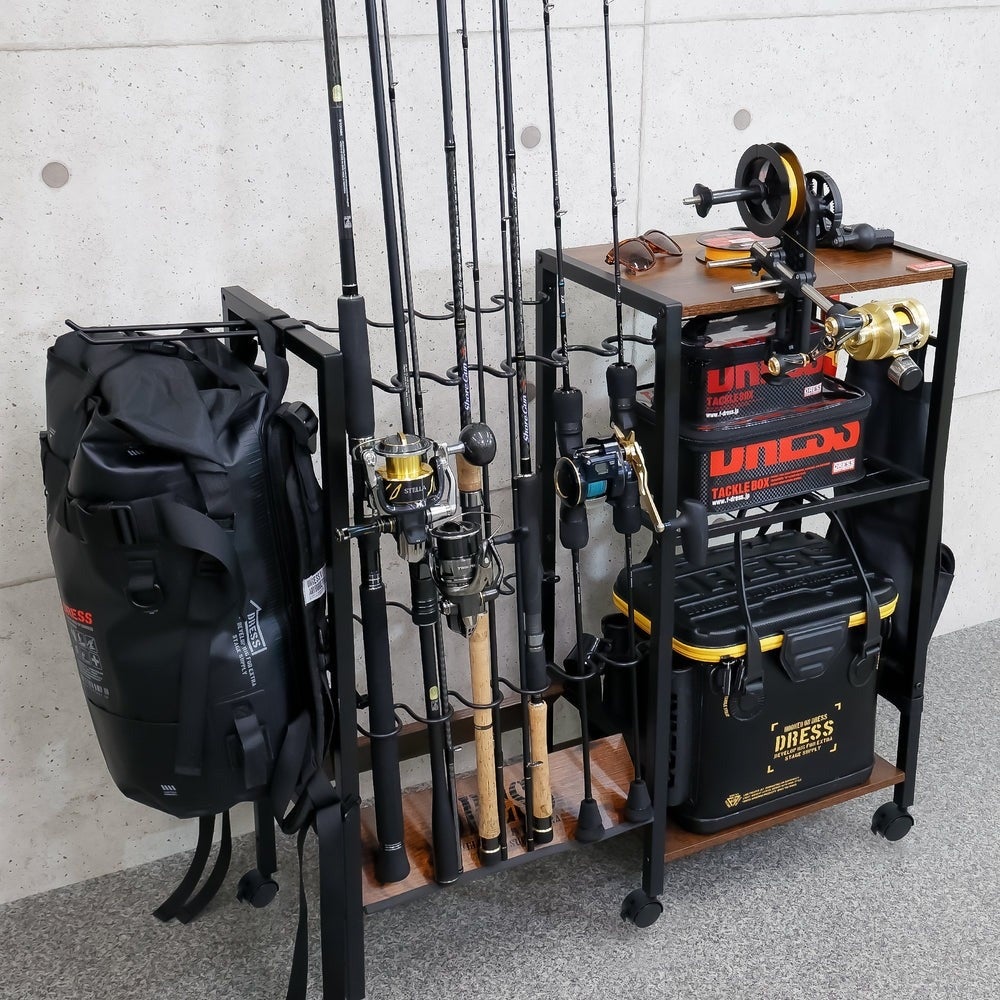 釣り人のロッド収納問題を解決。ロッド12本収納できる「DRESSフィッシングキャスターラック」販売開始3日で150台突破、釣り部屋やガレージ収納で人気