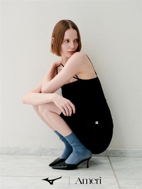 総合スポーツ用品メーカーMizuno(ミズノ)と、ファッションブランドAmeri(アメリ)のコラボレーション涼感素材『アイスタッチ』を使用した“魅せる機能性インナー”を展開