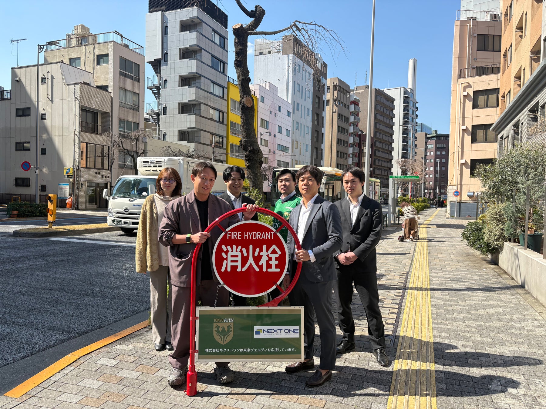 東京ヴェルディ応援看板を消火栓標識に設置！オフィシャルパートナー「ネクストワン」がチームと地域防災を支援